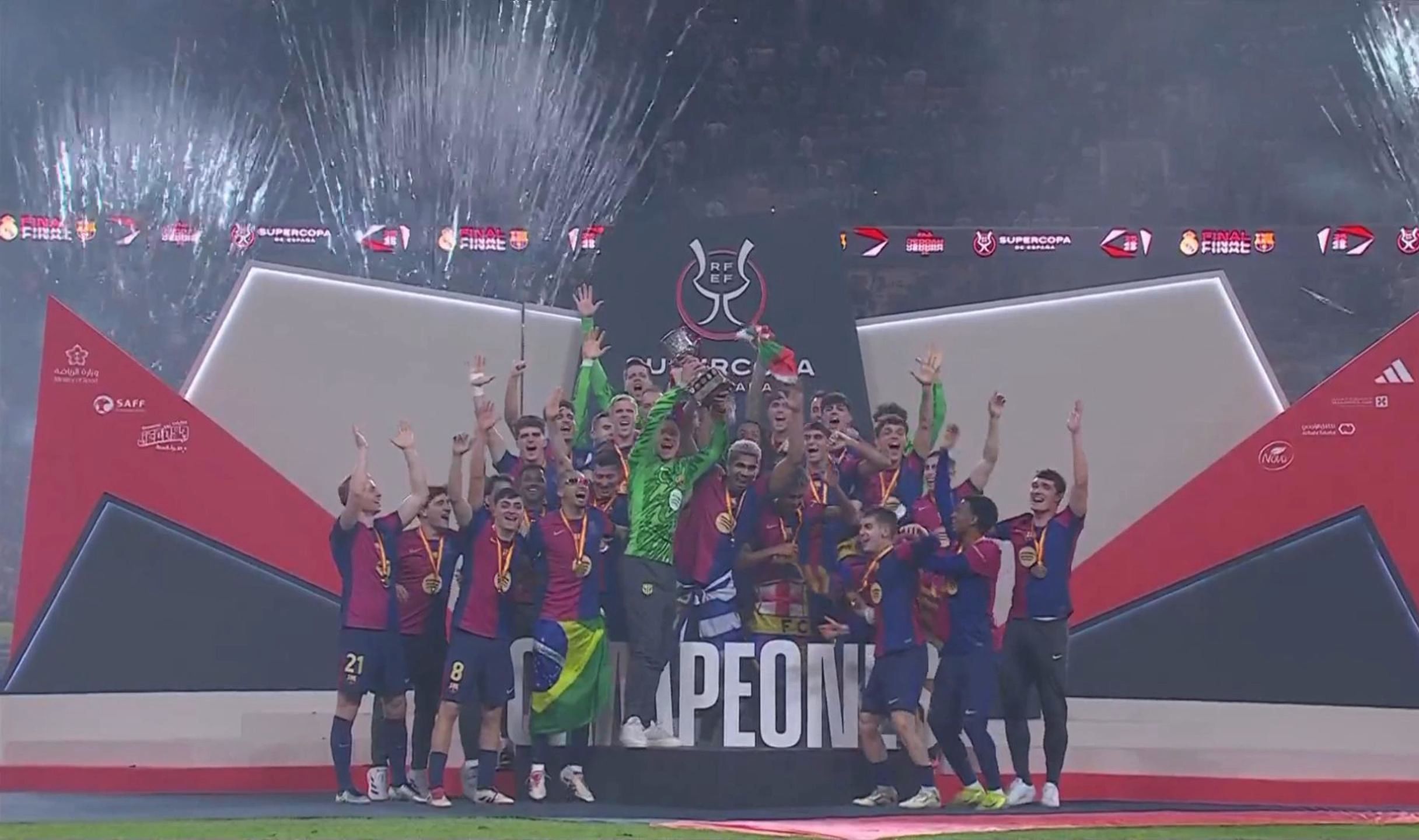 足球曼联新援首秀即破门，球迷高呼：值了！