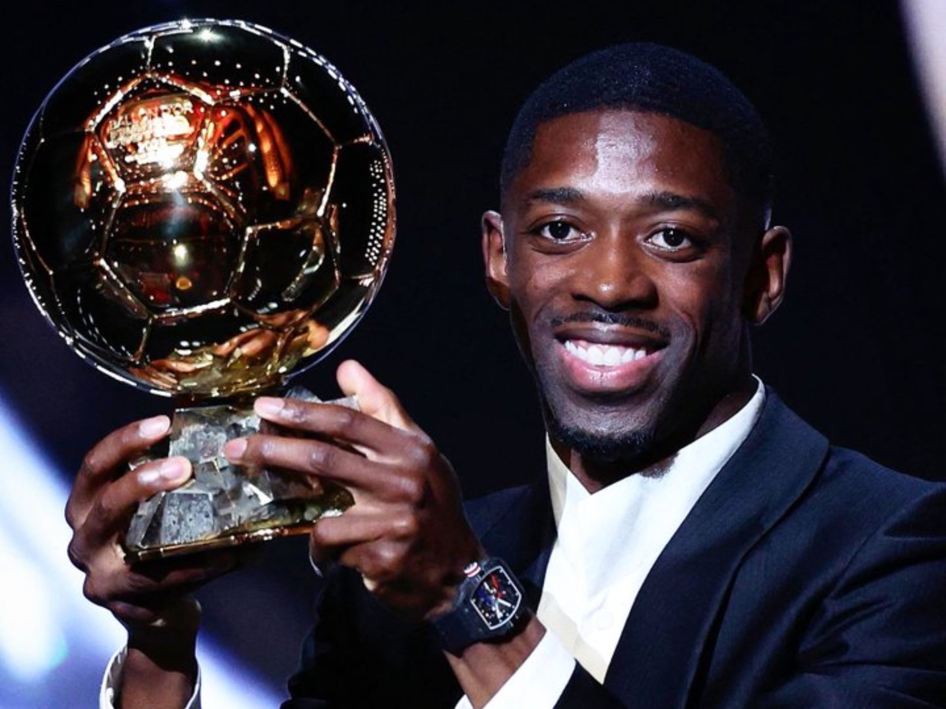 德甲战报：凯恩替补登场戴帽，拜仁5-0狂胜十人斯图加特