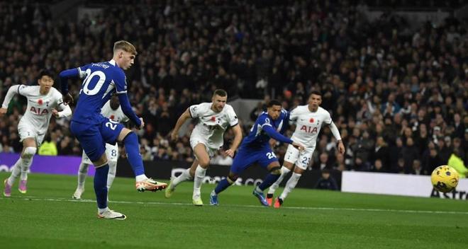 值得敬佩，凯拉特十名球迷远征近5000公里，在丹麦为球队助威