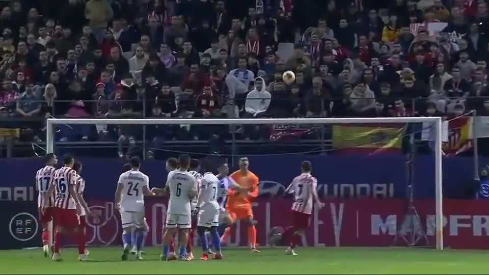 29分大败想起他了？湖人球迷群体高呼勒布朗！美网友让东里给老詹道歉