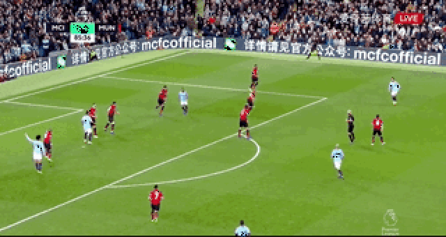 佩莱格里尼：塞维利亚落后时球迷往球场投掷杂物，这样不对