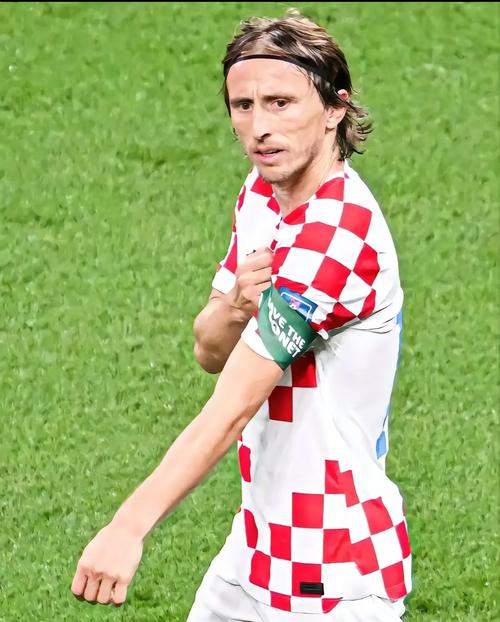 咔咔一顿扣！克里斯17中11&罚球9中6砍下28分8板4助2断