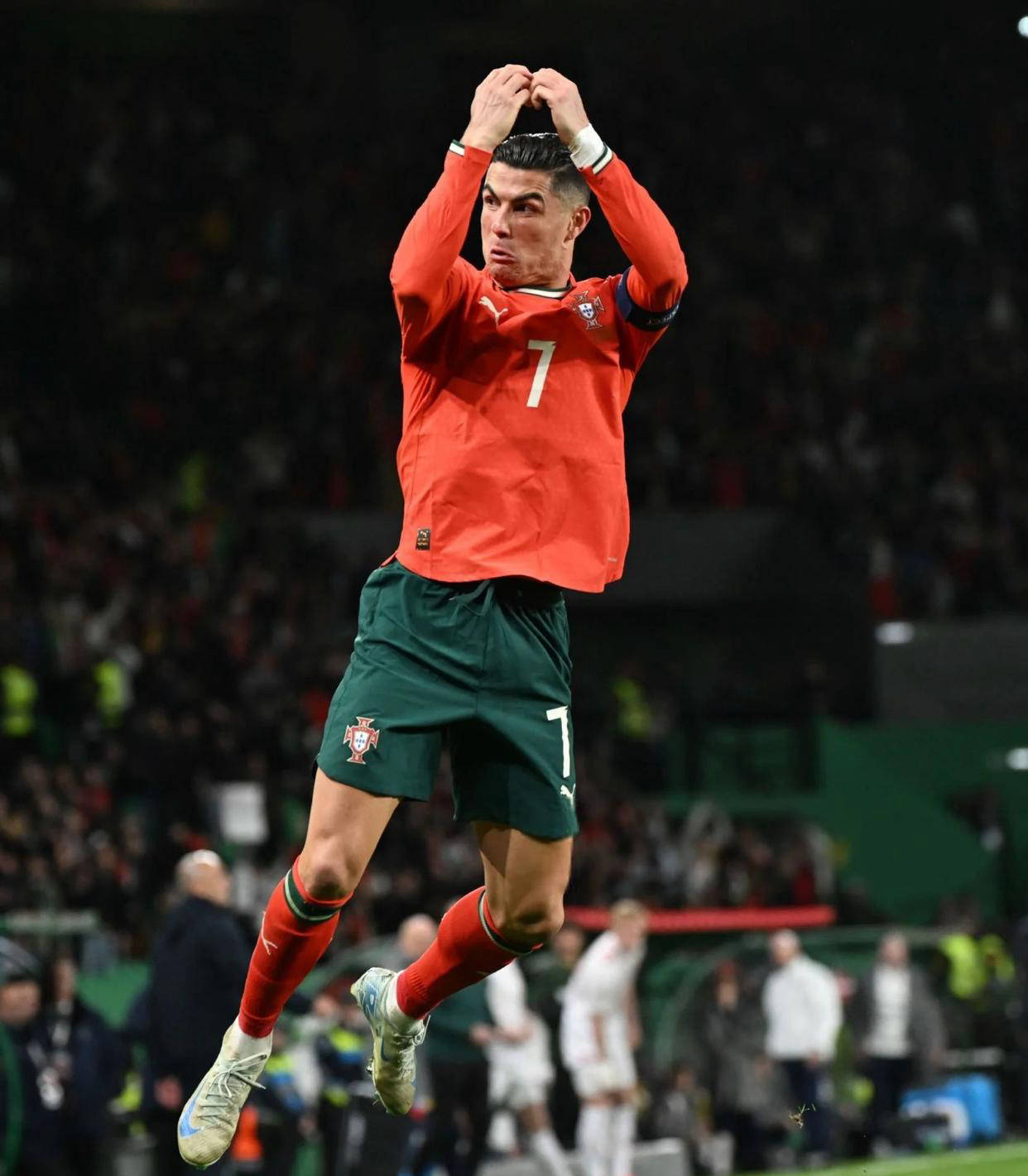 中国足坛2025赛季大结局：海港中超夺冠，国安收获足协杯